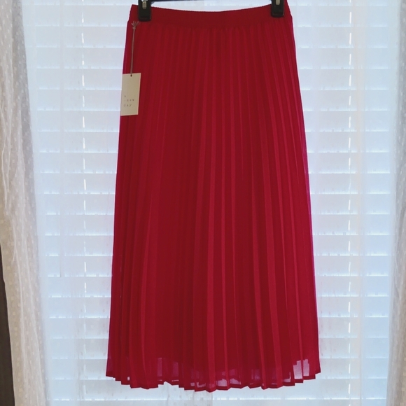 Pink Pleated Skirt - Picture 1 of 2